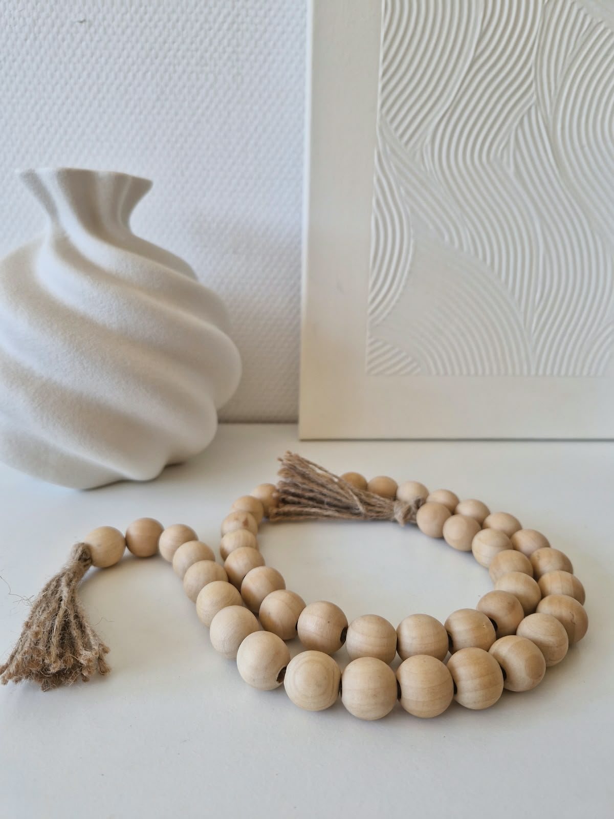 Guirlande de perles en bois bois avec pompons, décoration Beldi Touch