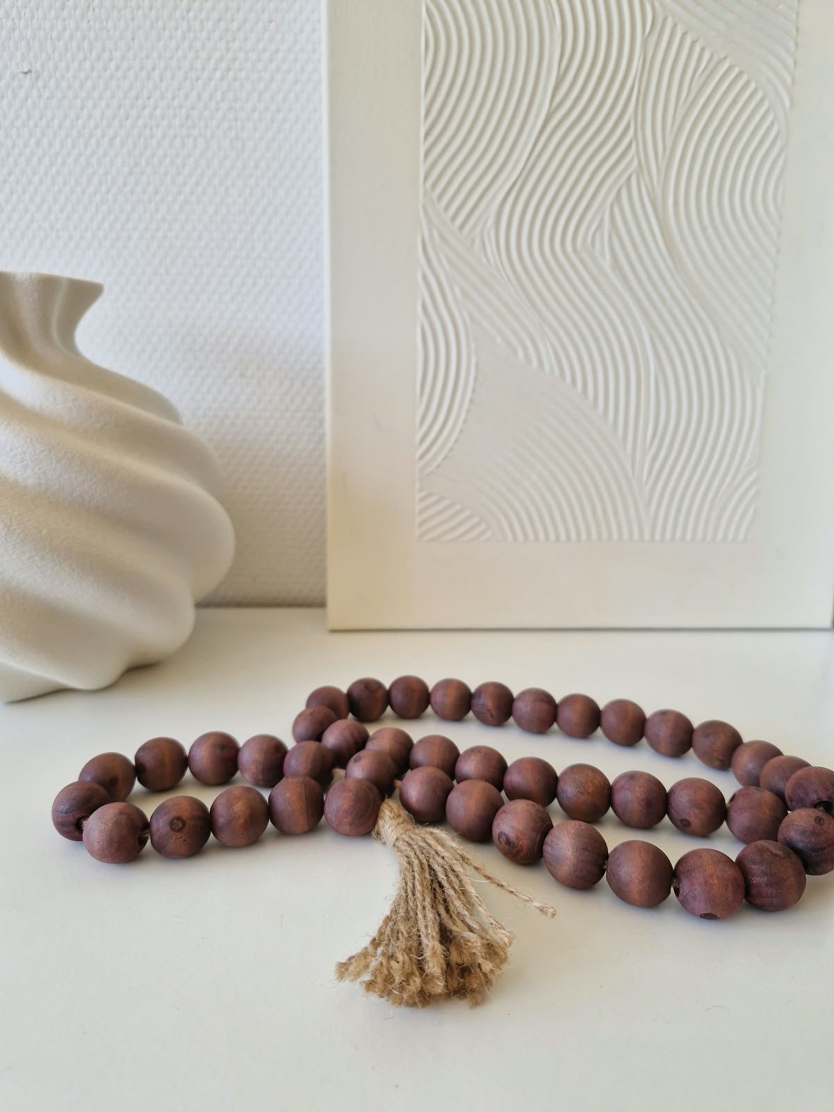 Guirlande de perles en bois marron avec pompons, décoration Beldi Touch