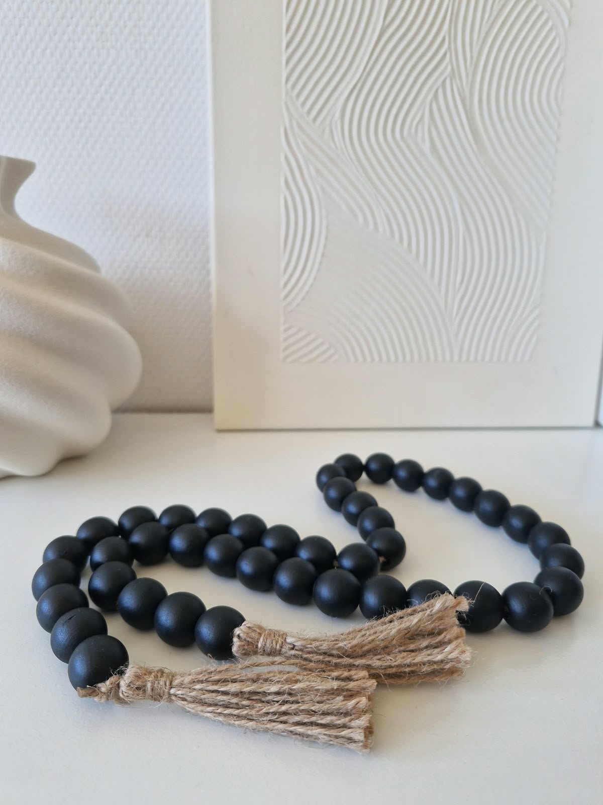 Guirlande de perles en bois noir avec pompons, décoration Beldi Touch